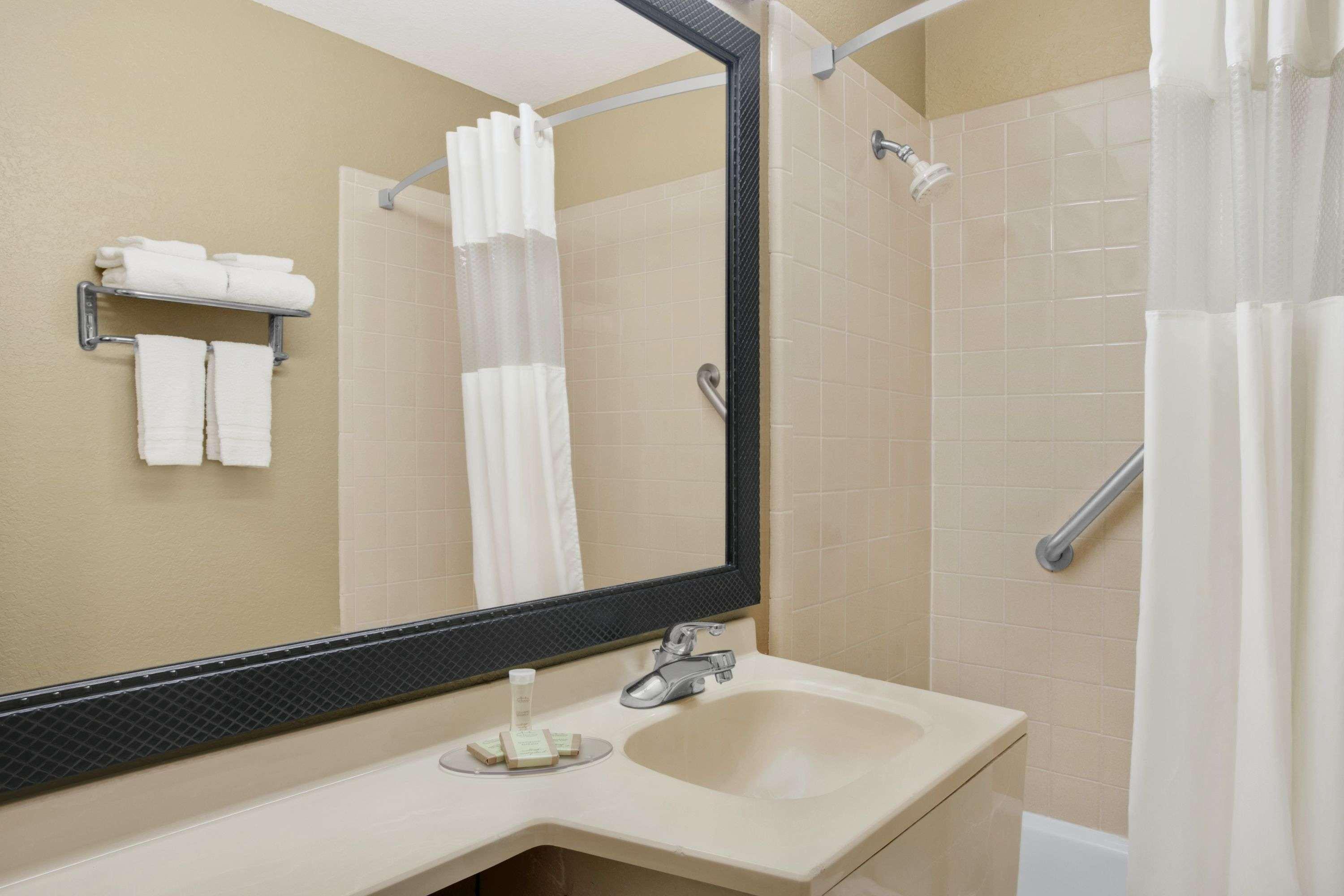 Super 8 By Wyndham Belleville St. Louis Area Ngoại thất bức ảnh